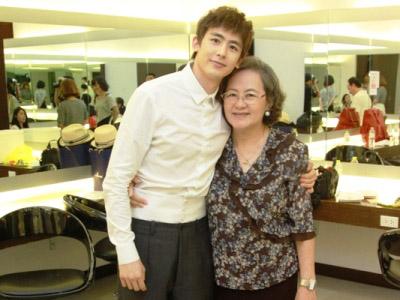 Ibu Nichkhun 2PM Minta Maaf Soal Kecelakaan yang Libatkan Sang Putera